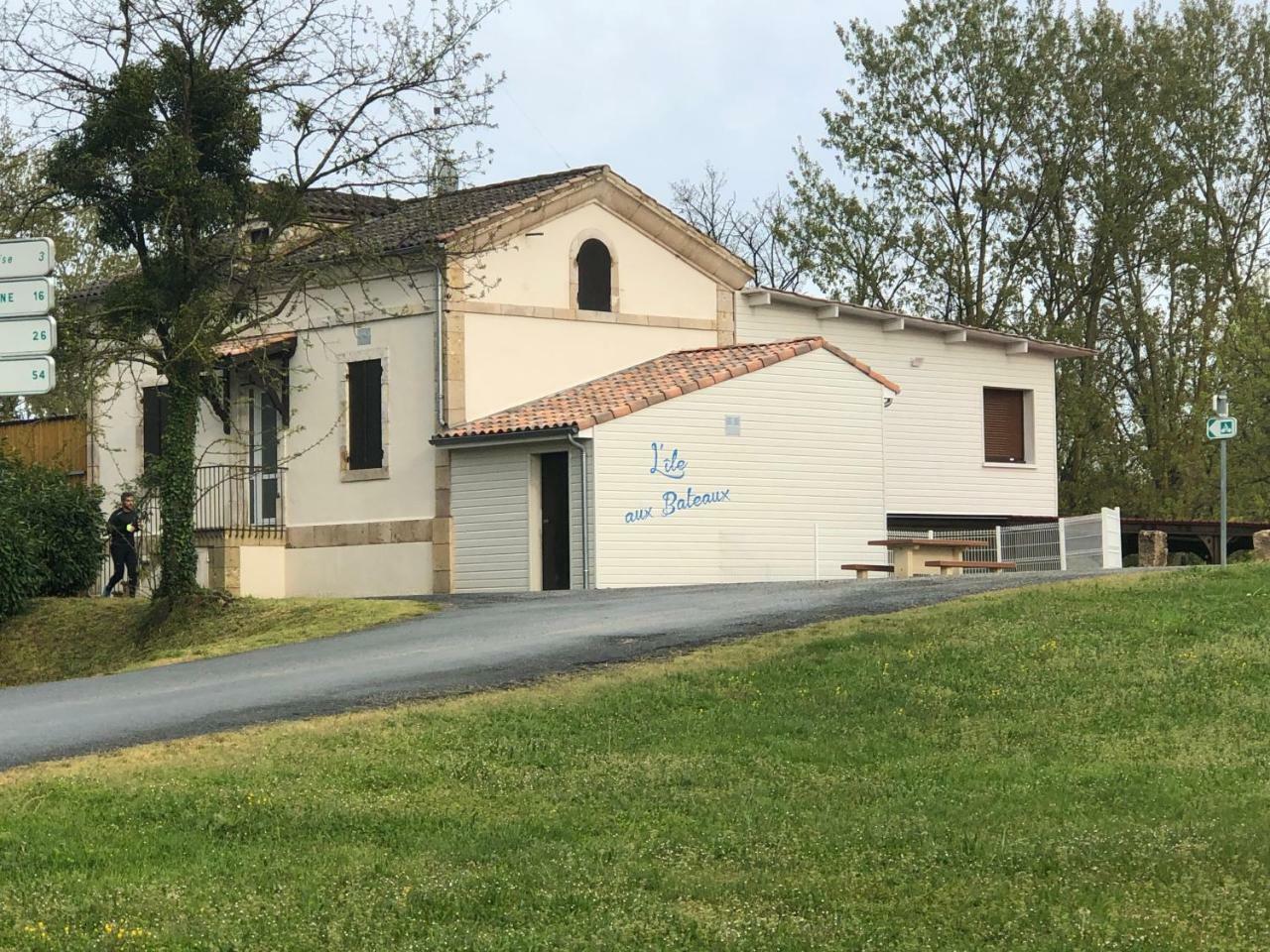 L'Ile Aux Bateaux Bed & Breakfast Buzet-sur-Baise ภายนอก รูปภาพ